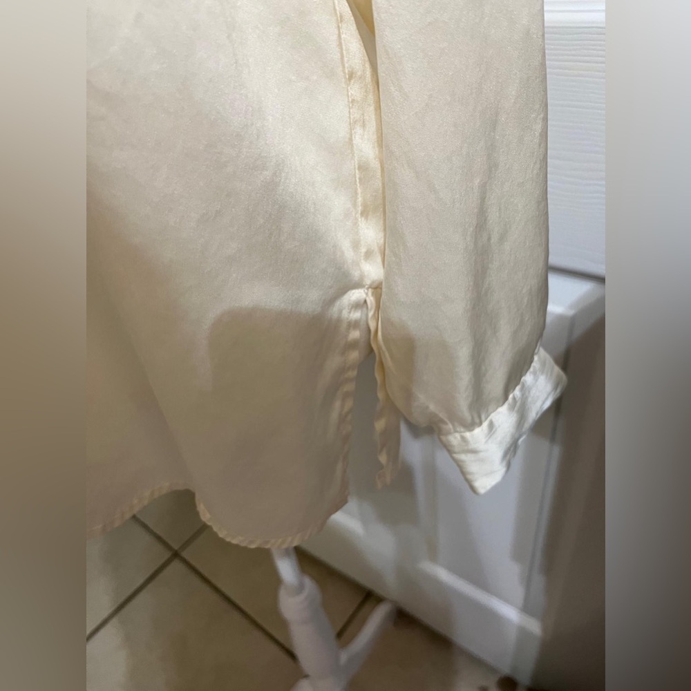 (20) Anna & Frank Cream Button-Up Blouse - Picture 2 of 14